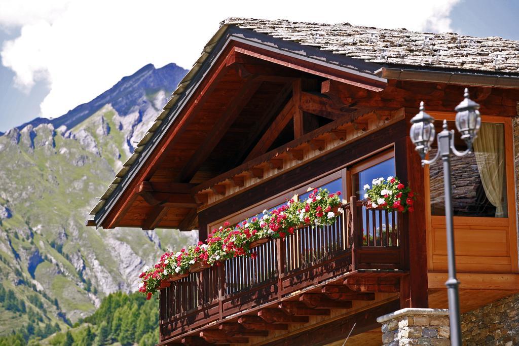 Hotel Les Combes La Salle Esterno foto