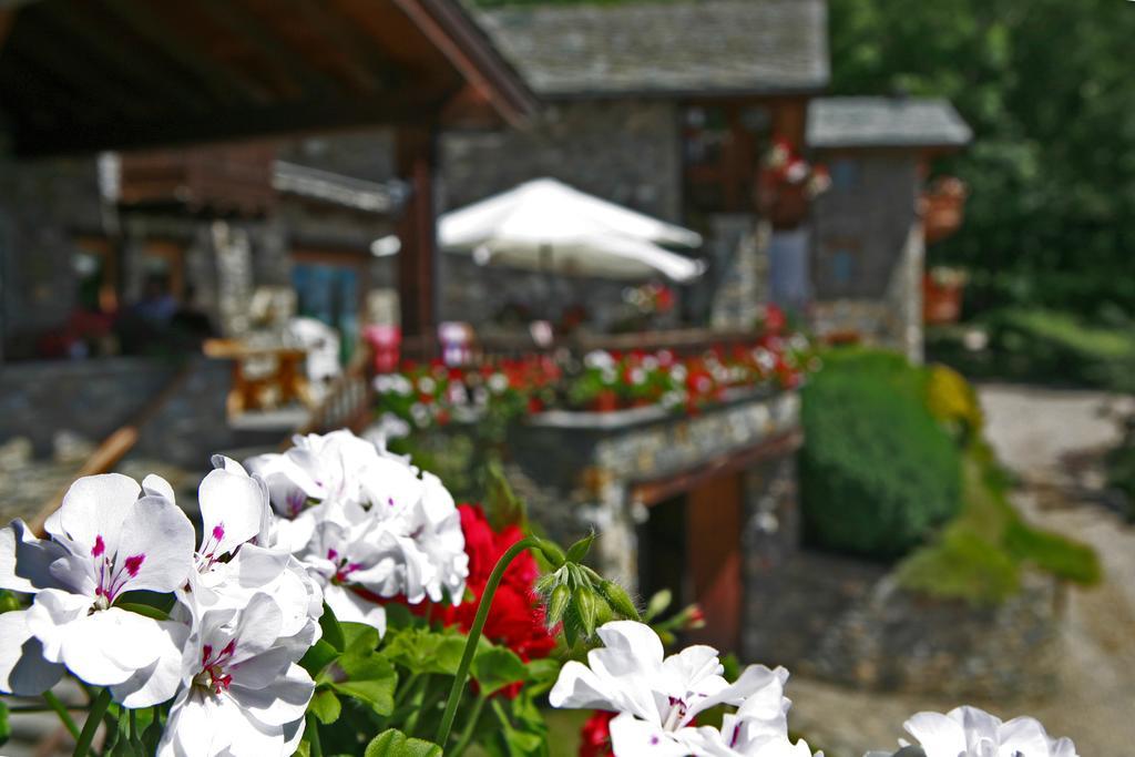 Hotel Les Combes La Salle Esterno foto