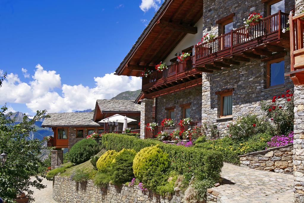 Hotel Les Combes La Salle Esterno foto