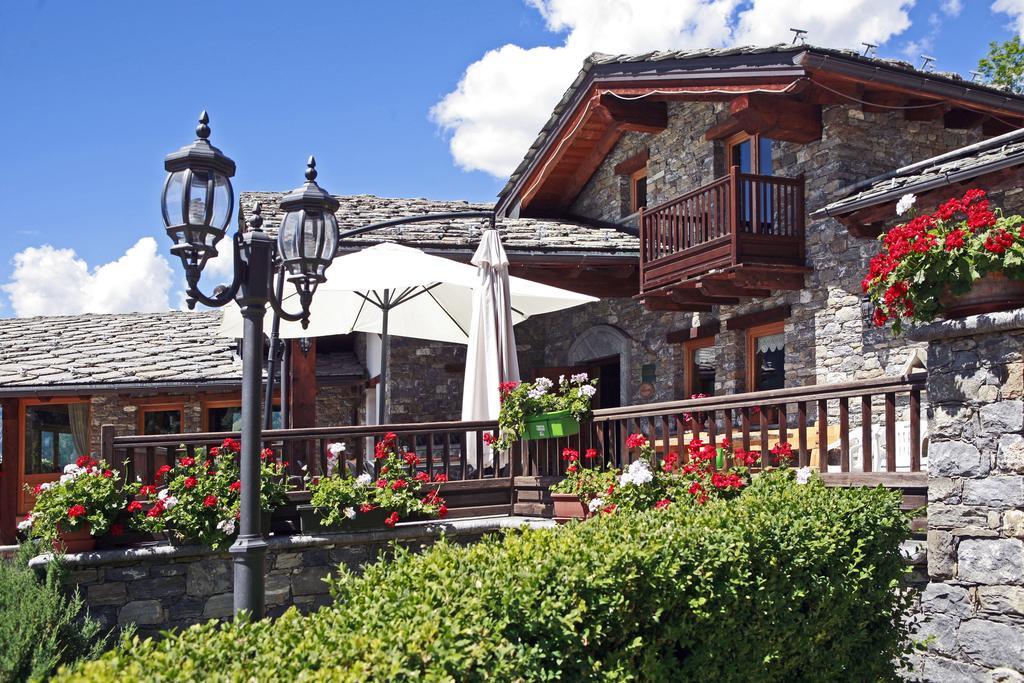 Hotel Les Combes La Salle Esterno foto