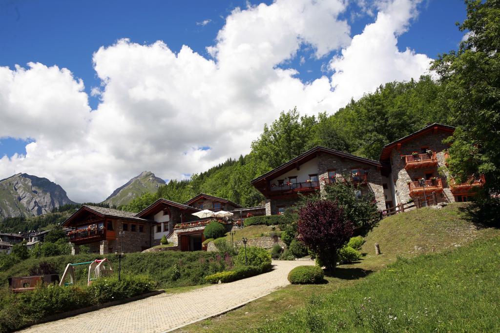 Hotel Les Combes La Salle Esterno foto