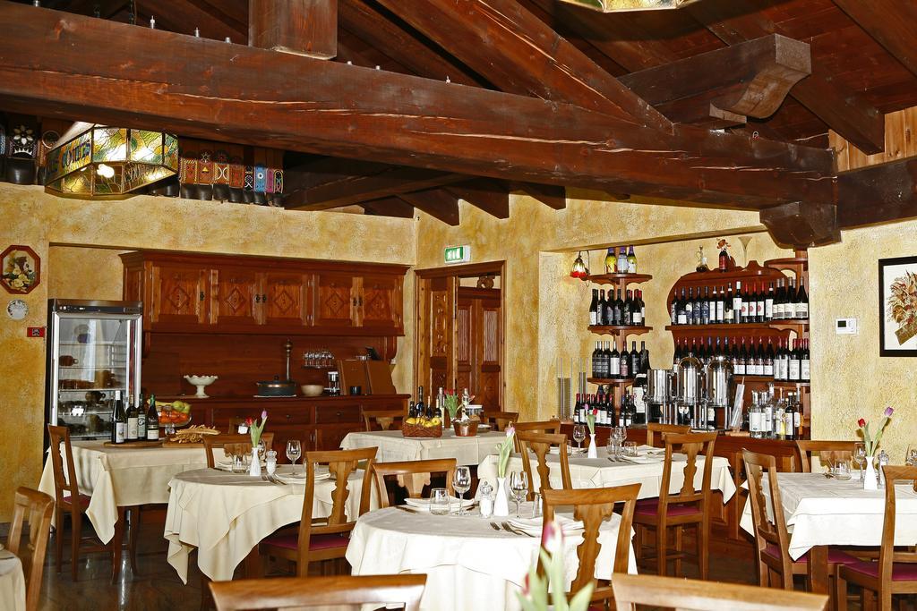 Hotel Les Combes La Salle Esterno foto