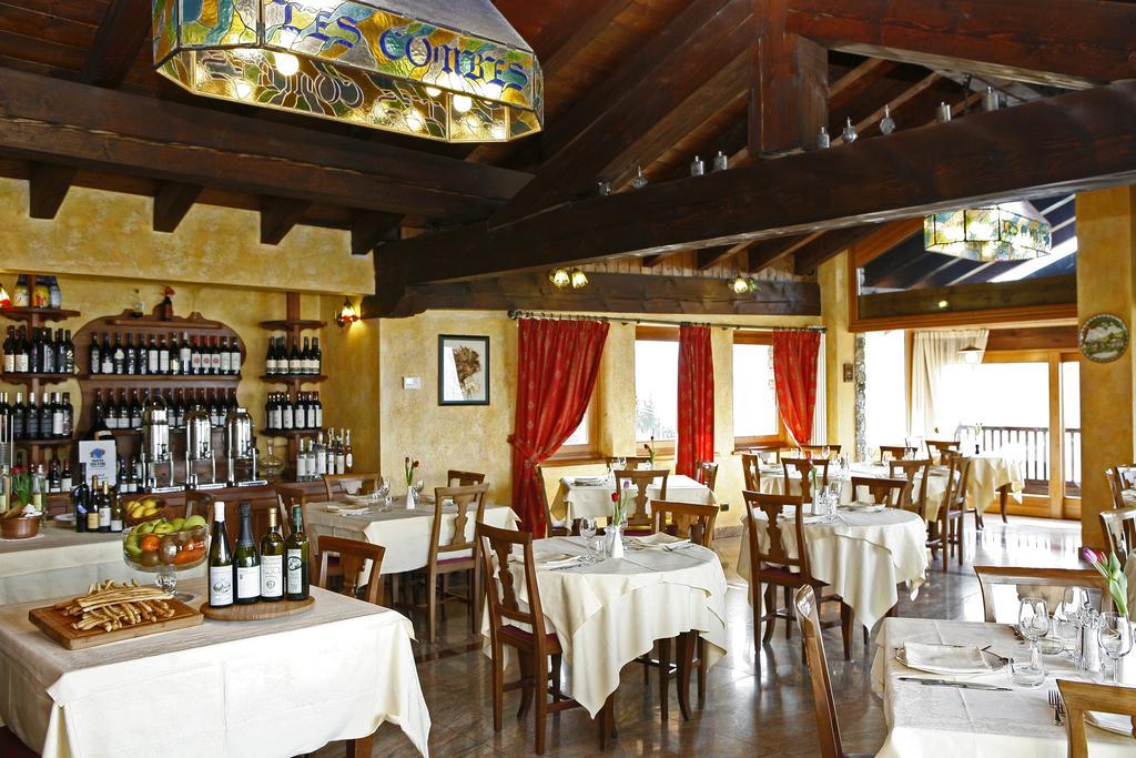 Hotel Les Combes La Salle Esterno foto