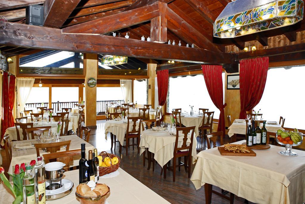 Hotel Les Combes La Salle Esterno foto