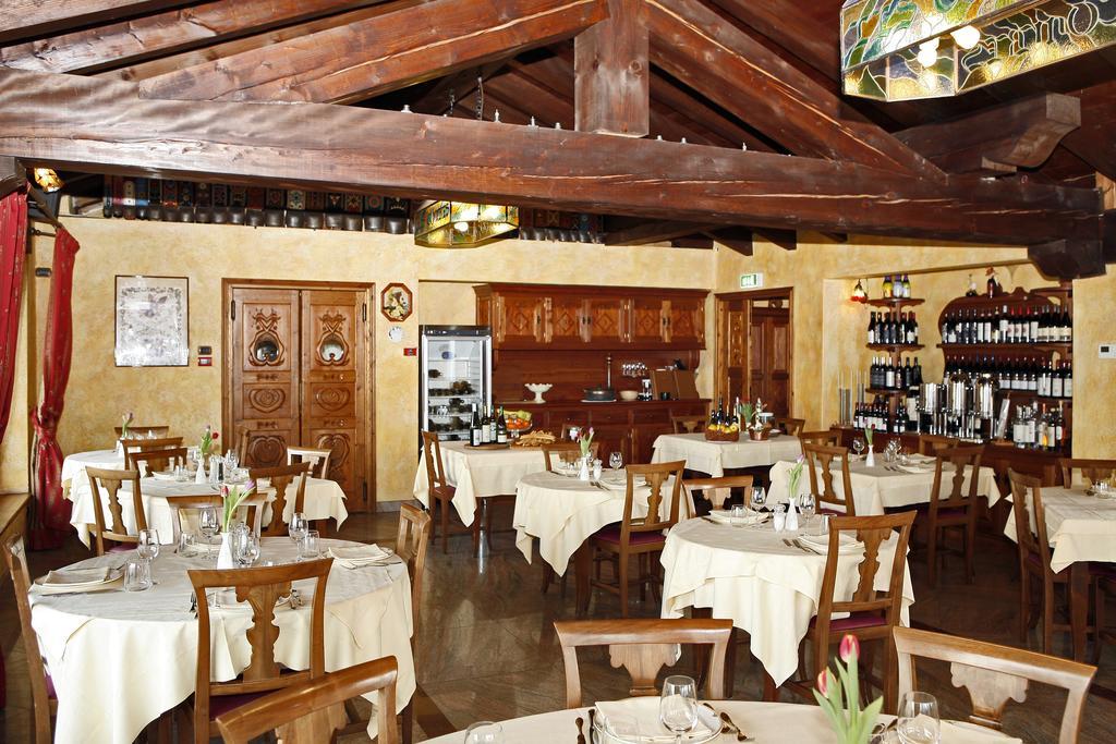 Hotel Les Combes La Salle Esterno foto
