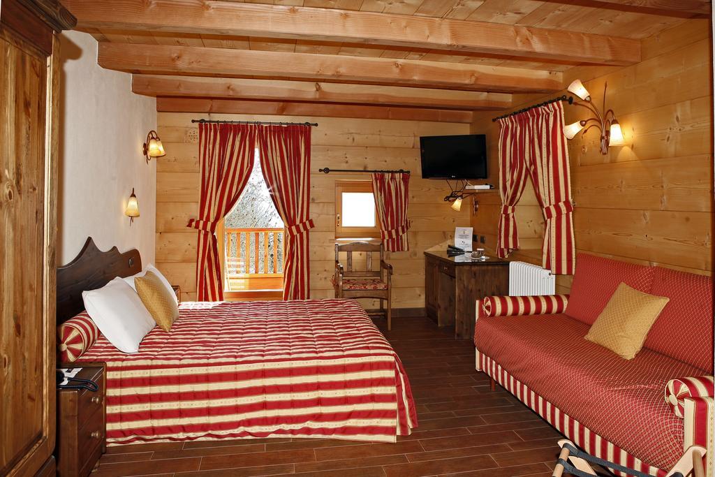 Hotel Les Combes La Salle Esterno foto
