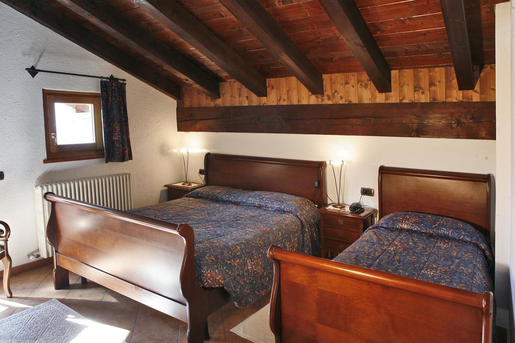 Hotel Les Combes La Salle Camera foto