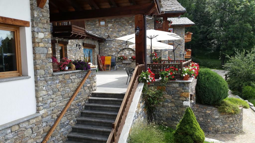 Hotel Les Combes La Salle Esterno foto