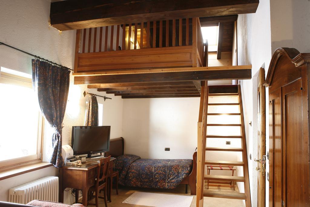 Hotel Les Combes La Salle Camera foto