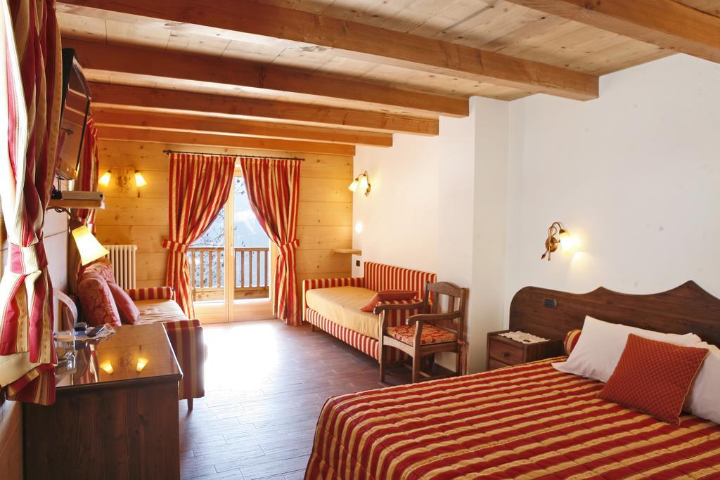 Hotel Les Combes La Salle Esterno foto