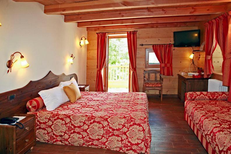 Hotel Les Combes La Salle Esterno foto