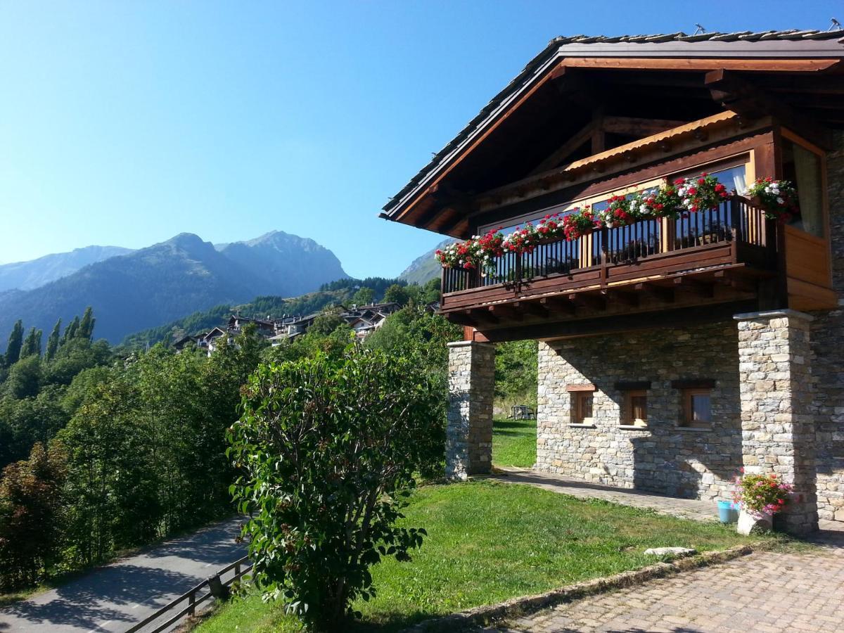 Hotel Les Combes La Salle Esterno foto